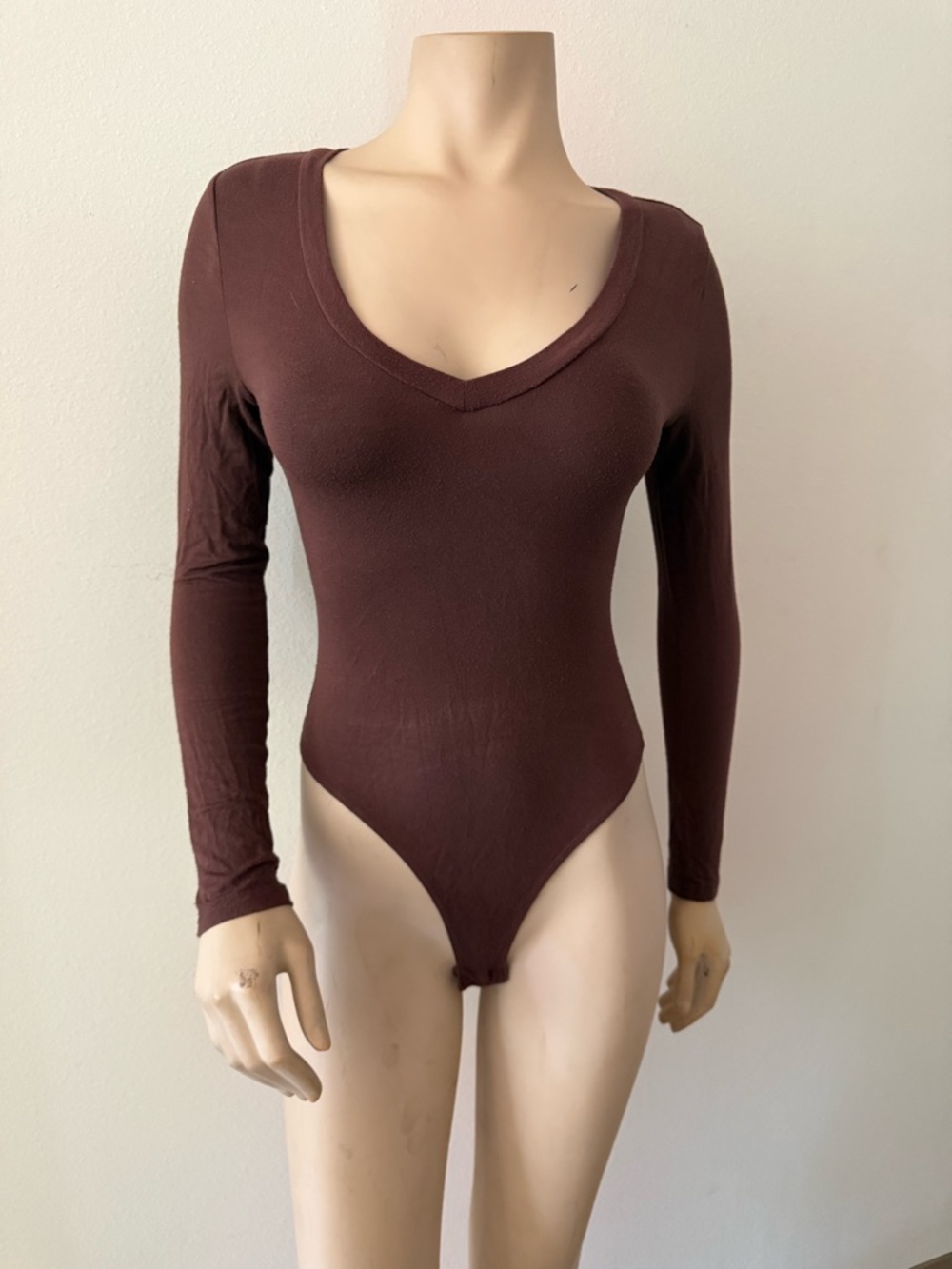 Long Sleeve V-Neck Bodysuit in Deep Brown